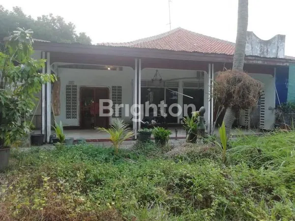 TANAH PINGGIR JALAN UTAMA BERDIRI BANGUNAN TUA CIBUBUR JAKARTA TIMUR