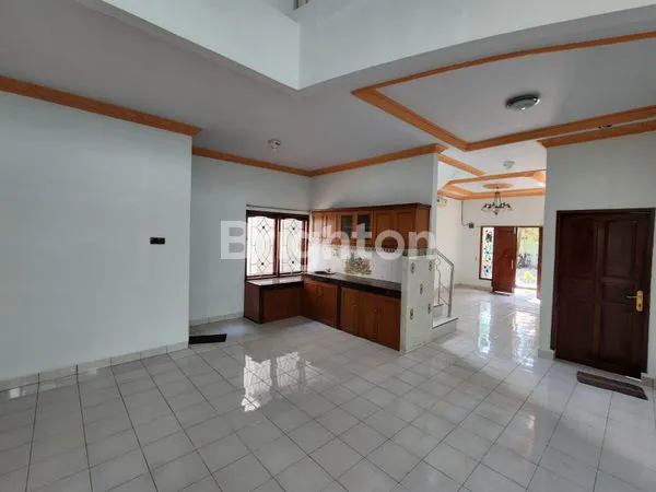 image RUMAH MEWAH KUMALA (2)