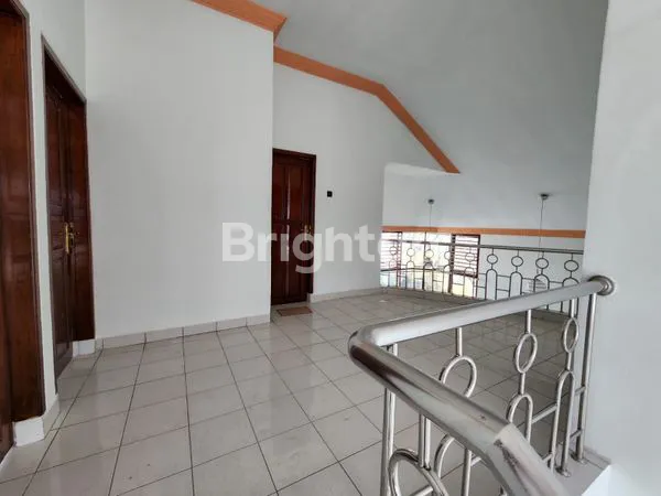 image RUMAH MEWAH KUMALA (4)