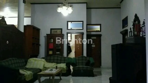 image RUMAH DENGAN HALAMAN LUAS DAN ASRI (2)