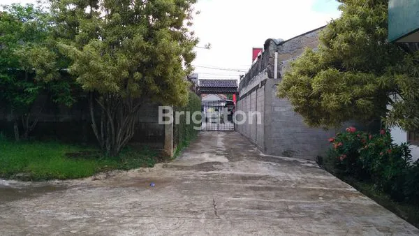 image RUMAH DENGAN HALAMAN LUAS DAN ASRI (5)