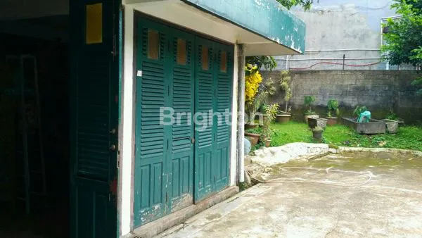 image RUMAH DENGAN HALAMAN LUAS DAN ASRI (6)