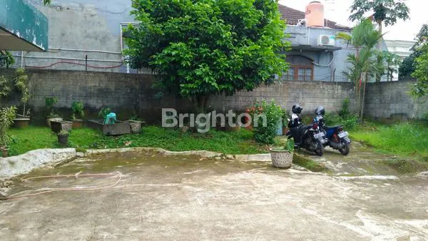 image RUMAH DENGAN HALAMAN LUAS DAN ASRI (8)