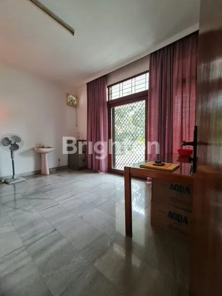 image RUMAH INTERCON KEBON JERUK TERAWAT DAN SIAP HUNI (4)