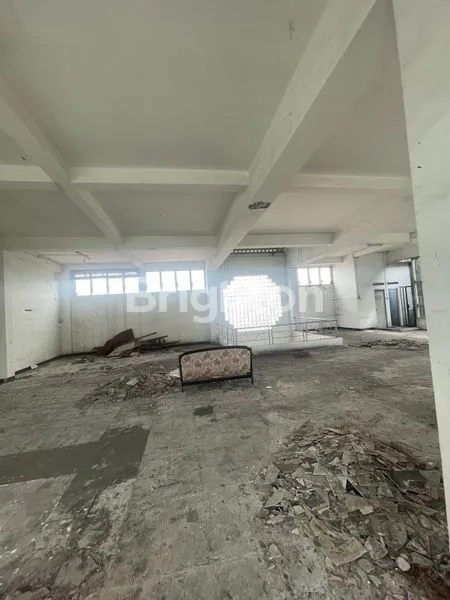 image BANGUNAN 3 LANTAI LUAS SEKALI DI MAYJEN SUNGKONO. COCOK DIBUAT BERBAGAI USAHA. LOKASI STRATEGIS RAMAI SURABAYA (1)