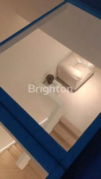 image RUMAH 2.5 LANTAI MEWAH MODERN SEMI FURNISH CITRALAND TAMAN PUSPA RAYA SIAP HUNI. SELANGKAH GWALK PAKUWON MALL CIPUTRA MALL PINTU MASUK TOLL. TENGAH KOTA SURABAYA. MURAH (2)