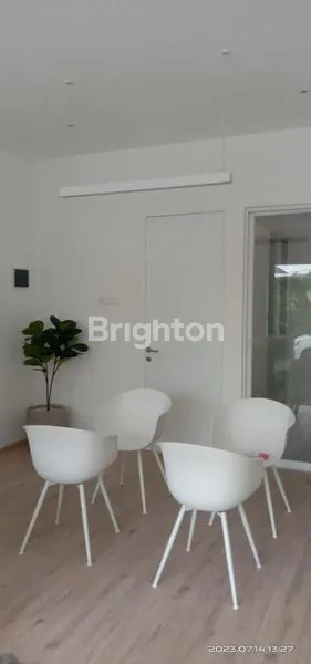 image RUMAH 2.5 LANTAI MEWAH MODERN SEMI FURNISH CITRALAND TAMAN PUSPA RAYA SIAP HUNI. SELANGKAH GWALK PAKUWON MALL CIPUTRA MALL PINTU MASUK TOLL. TENGAH KOTA SURABAYA. MURAH (7)