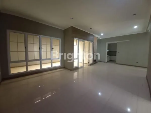 image RUMAH MEWAH SIAP HUNI KAWASAN ELITE GADING SERPONG (3)
