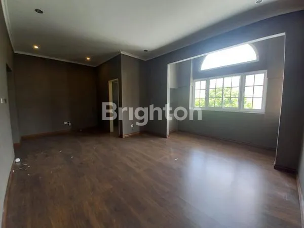 image RUMAH MEWAH SIAP HUNI KAWASAN ELITE GADING SERPONG (5)