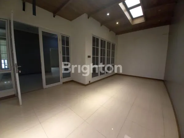 image RUMAH MEWAH SIAP HUNI KAWASAN ELITE GADING SERPONG (6)