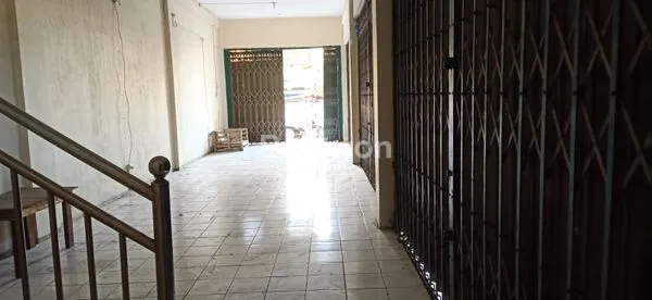 image RUKO 3 LANTAI DI NOL JALAN RAYA (4)