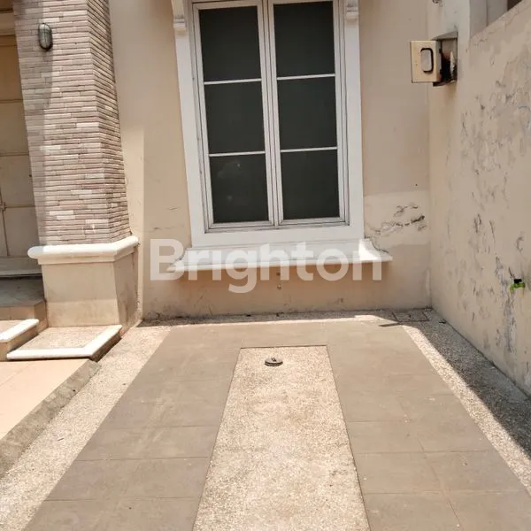 RUMAH DI PERUMAHAN THE ROYAL RESIDENCE 2LT