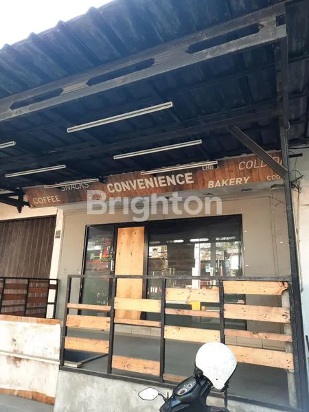 TEMPAT USAHA YANG TERLETAK MAIN ROAD JALUR PARIWISATA KOTA BANDUNG DENGAN AREA  PARKIR  YANG LUAS