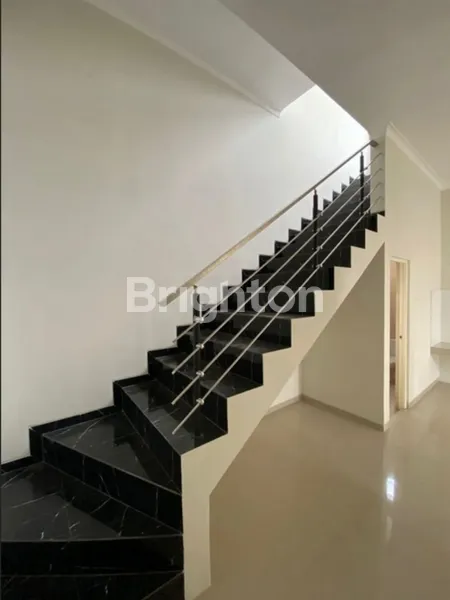 image HOOK MODERN MINIMALIS 1M-AN RUNGKUT BARATA, GUNUNG ANYAR (4)