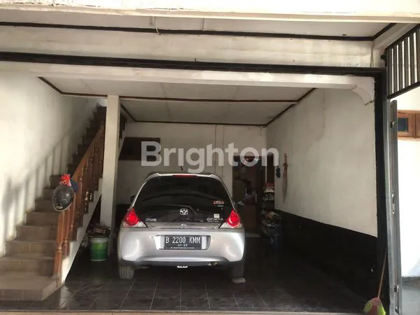 image RUMAH DAN KIOA DI PINGGIR JALAN BESAR (3)