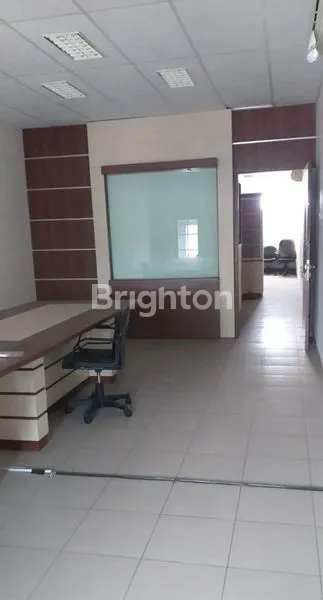 image RUKO STRATEGIS!! 0 METER RAYA SLAMET RIYADI!! ROW JALAN 6 MOBIL PAPASAN!! 4 LANTAI!! ISTIMEWA (4)