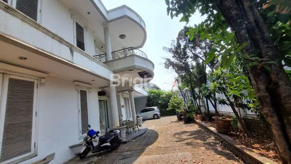 image RUMAH KEMANGGISAN ILIR JAKARTA BARAT MEGAH BANGUNAN 2 LANTAI SEMI FURNISH (1)