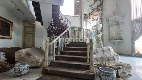 image RUMAH KEMANGGISAN ILIR JAKARTA BARAT MEGAH BANGUNAN 2 LANTAI SEMI FURNISH (4)