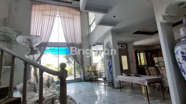 image RUMAH KEMANGGISAN ILIR JAKARTA BARAT MEGAH BANGUNAN 2 LANTAI SEMI FURNISH (7)