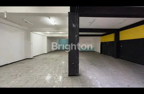 image RUKO BESAR!! SIAP PAKAI! LOKASI PALING JUARA! ROW JALAN 5 MOBIL PAPASAN! JALANAN SELALU RAMAI DAN PADAT!! LEBAR DEPAN 14 METER ISTIMEWAHHHH!!! (4)