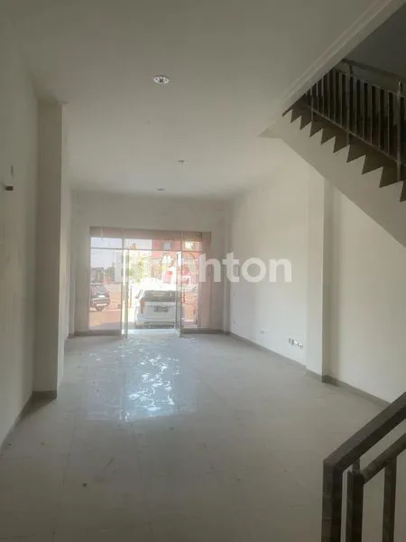 image RUKO 3 LANTAI EUROPIAN  VILLAGE  THEMATIC  VIEW DANAU   (7)