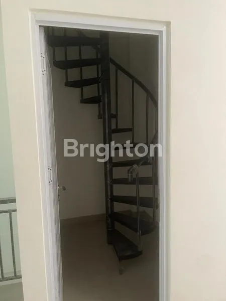 image RUKO 3 LANTAI EUROPIAN  VILLAGE  THEMATIC  VIEW DANAU   (4)