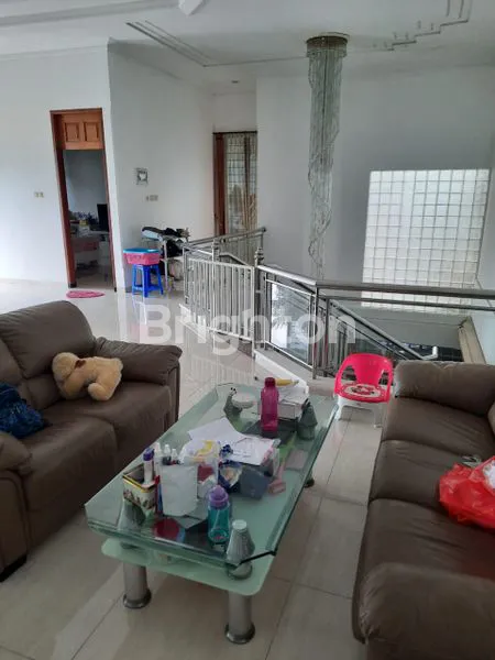 image RUMAH MEWAH 2 LANTAI DHARMAHUSADA SELANGKAH KE MERR, UNAIR C & GALAXY MALL, BISA KPR, STRATEGIS DEKAT ITS, KERTAJAYA, KENJERAN, KALIJUDAN (3)