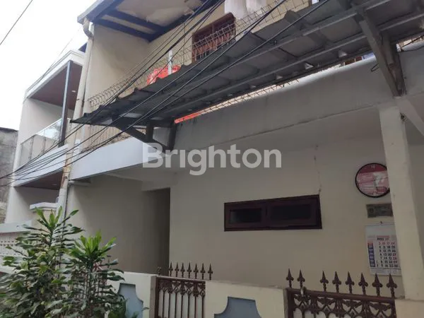 image RUMAH TINGGAL DUA LANTAI DI KAWASAN PETAMBURAN JAKARTA PUSAT (1)