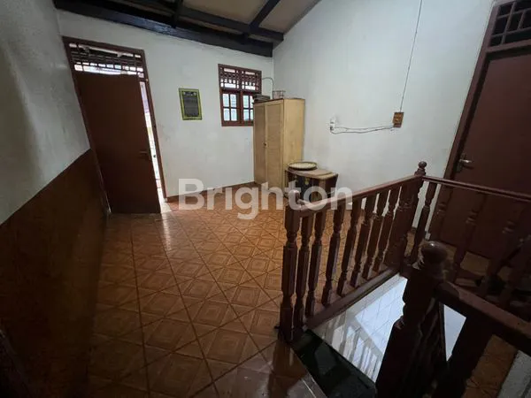 image RUMAH TINGGAL DUA LANTAI DI KAWASAN PETAMBURAN JAKARTA PUSAT (4)