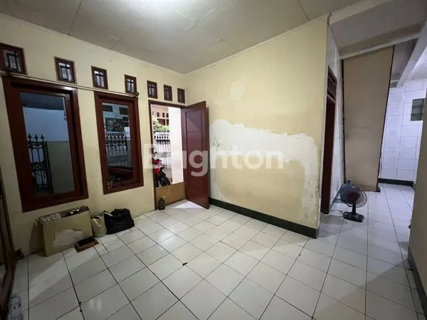 image RUMAH TINGGAL DUA LANTAI DI KAWASAN PETAMBURAN JAKARTA PUSAT (5)