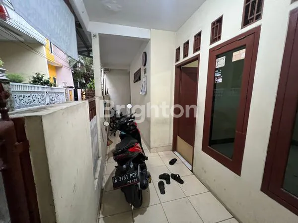 image RUMAH TINGGAL DUA LANTAI DI KAWASAN PETAMBURAN JAKARTA PUSAT (6)