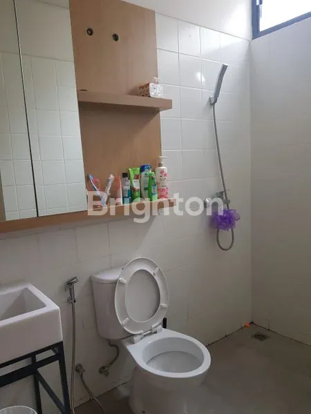 image RUMAH MODERN MINIMALIS 2 1/2 LANTAI (3)