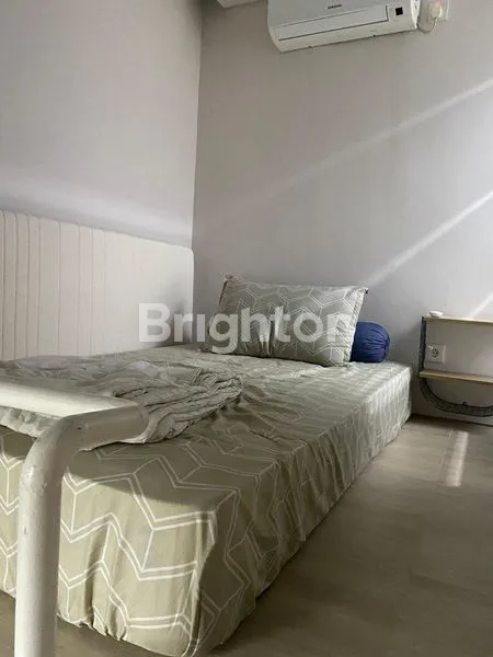 image RUMAH MODERN MINIMALIS 2 1/2 LANTAI (5)