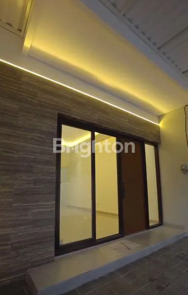image TURUN!!! BURUANN!!! BONUS FURNISHED, FREE BPHTB, FREE NOTARIS (HANYA 1 UNIT) RUMAH 2  BARU GRESS, SIAP HUNI, STRATEGIS DEKAT  MERR OERR BANDARA JUANDA RS ROYAL RS GOTONG ROYONG  UPN VETERAN (3)