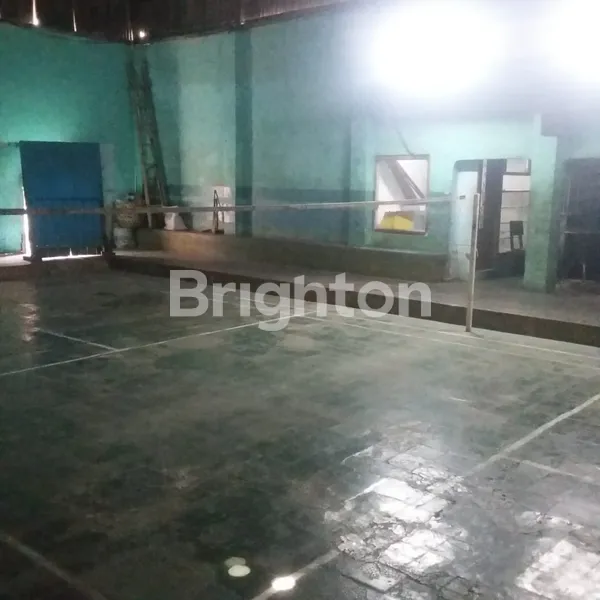 image LAPANGAN BADMIMTON ADA RUMAH DIDALAMNYA (4)