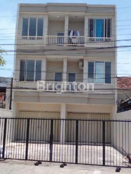 image RUKO 3 LANTAI RAYA SUKOMANUNGGAL BANYUURIP ADA AKSES PARKIR  (1)