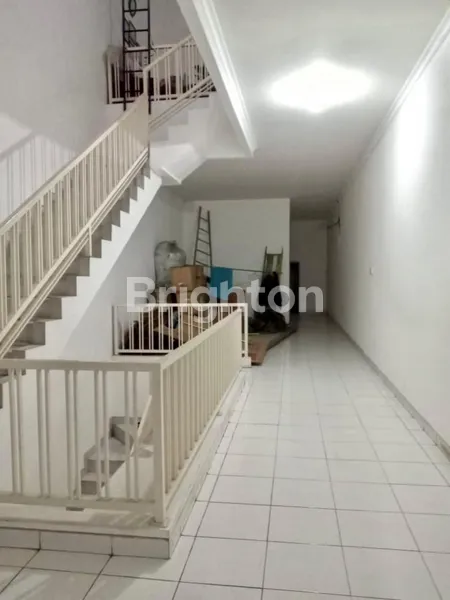 image RUKO 3 LANTAI RAYA SUKOMANUNGGAL BANYUURIP ADA AKSES PARKIR  (2)