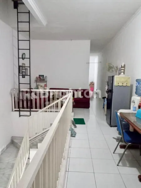 image RUKO 3 LANTAI RAYA SUKOMANUNGGAL BANYUURIP ADA AKSES PARKIR  (4)