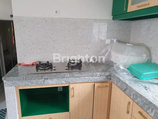 image RUMAH 3 LANTAI FULLY FURNISHED DENGAN KOLAM RENANG DI DEPAN RUMAH (8)