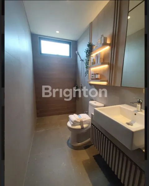 image RUMAH BARU DESIGN BY HONGKONG LAND SUVARNA SUTERA LEBAR 7 CIKUPA TANGERANG (3)