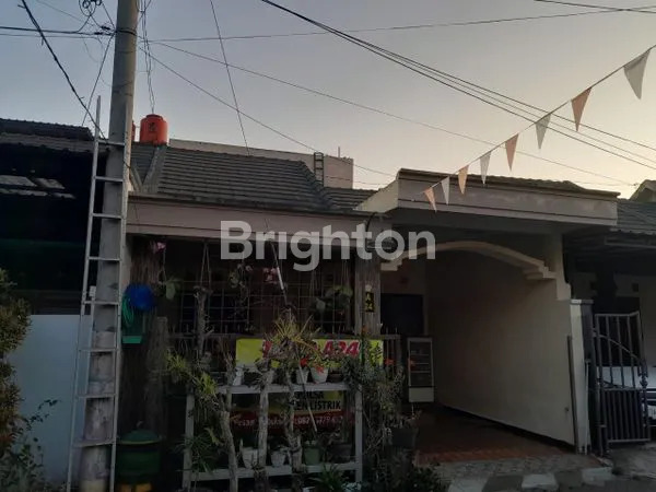 image RUMAH 2 LANTAI DI PERUMAHAN 8 VIEW PAKIS MALANG (1)