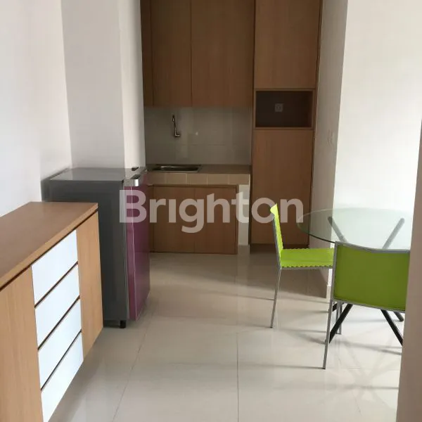 APARTEMEN CAPITOL PARK, SALEMBA, LOKASI STRATEGIS, DI PINGGIR JALAN RAYA, FULLY FURNISHED