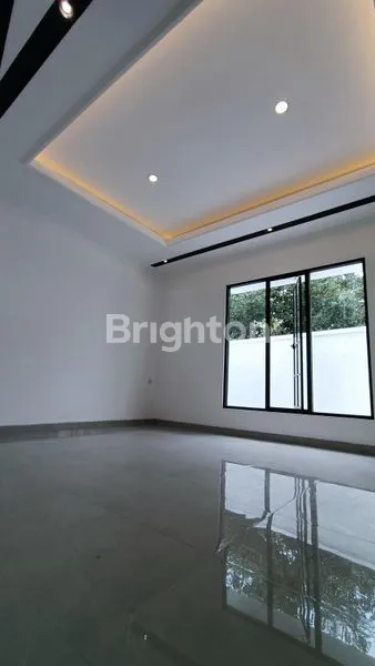 image MODERN COLONIAL HOUSE DI AREA KERTAJAYA, SELANGKAH KE DHARMAHUSADA, MANYAR, KLAMPIS, MERR, NGAGEL, GALAXY MALL, ITS COCOK UNTUK MILENIAL (3)