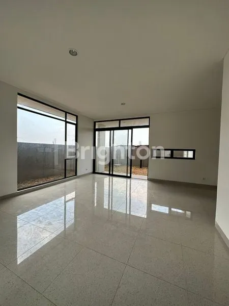 image RUMAH BARU DENGAN HALAMAN BELAKANG LUAS DAN FASILITAS CLUB HOUSE TERBAIK (3)