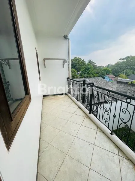 image RUMAH 2 LANTAI STRATEGIS DEKAT PINTU TOLL (5)