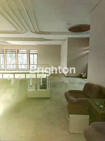 image RUMAH 2 LANTAI STRATEGIS NOL JALAN RAYA DHARMA HUSADA. AREA KOMERSIAL DEKAT BANK BCA MRRR ITS UNAIR (1)