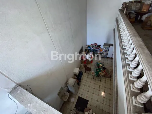 image RUMAH BESAR SEDERHANA DI JANUR KUNING (1)