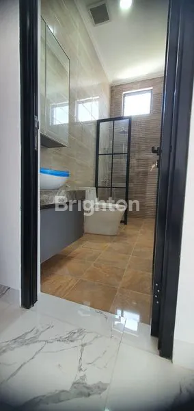 image RUMAH ADA KOLAM RENANG DI SENTUL (2)