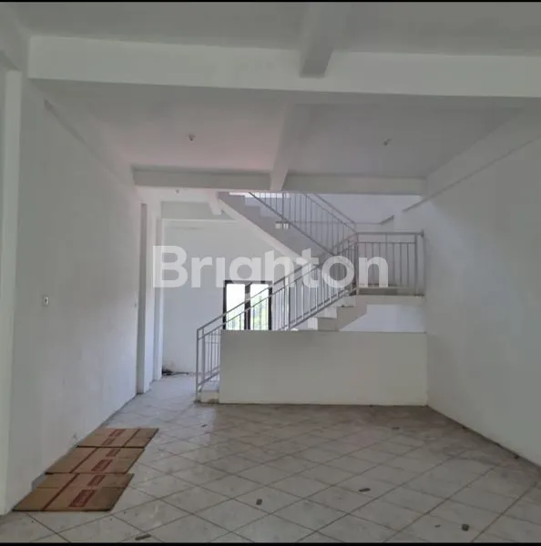 image RUKO 3 LANTAI PINGGIR JALAN DI GUNUNG BAKARAN (4)