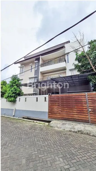 image RUMAH KEBON JERUK, JAKARTA BARAT HOEK 3 1/2 LANTAI (1)